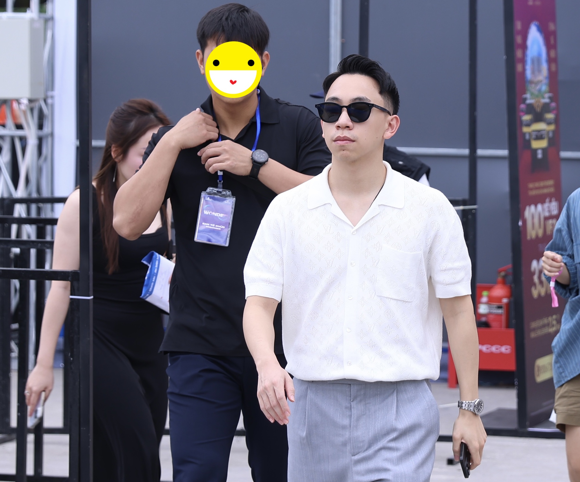 Thiếu gia Vingroup - Chồng Á hậu Phương Nhi: Tổng tài 2K hiếm hoi lộ mặt, zoom cận góc nghiêng ngày đi hỏi vợ khiến nhiều người trầm trồ - Ảnh 6.