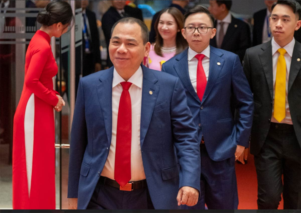 Thiếu gia Vingroup - Chồng Á hậu Phương Nhi: Tổng tài 2K hiếm hoi lộ mặt, zoom cận góc nghiêng ngày đi hỏi vợ khiến nhiều người trầm trồ - Ảnh 4.