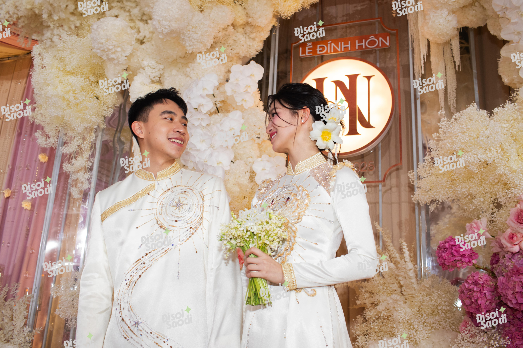 Thiếu gia Vingroup - Chồng Á hậu Phương Nhi: Tổng tài 2K hiếm hoi lộ mặt, zoom cận góc nghiêng ngày đi hỏi vợ khiến nhiều người trầm trồ - Ảnh 11.