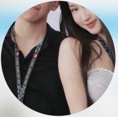 Thiếu gia Vingroup - Chồng Á hậu Phương Nhi: Tổng tài 2K hiếm hoi lộ mặt, zoom cận góc nghiêng ngày đi hỏi vợ khiến nhiều người trầm trồ - Ảnh 2.