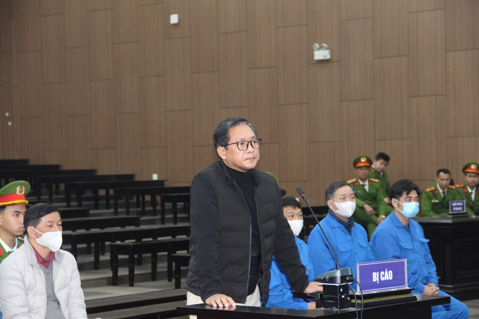 Đại gia Nguyễn Cao Trí khai gì về số tiền "cảm ơn" cựu bộ trưởng Mai Tiến Dũng?- Ảnh 1. Đại gia Nguyễn Cao Trí khai gì về số tiền "cảm ơn" cựu bộ trưởng Mai Tiến Dũng?- Ảnh 1.