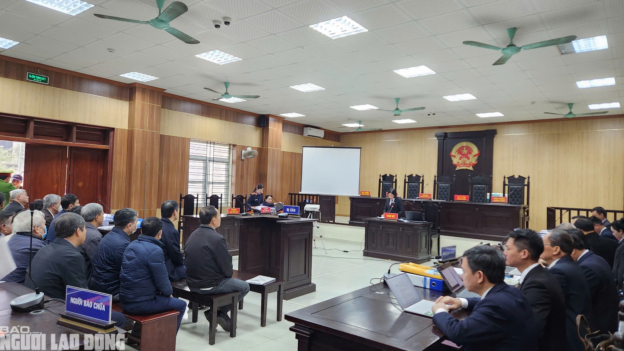 Nữ cựu giám đốc Sở Tài chính Thanh Hóa khai gì trước tòa?- Ảnh 3. Nữ cựu giám đốc Sở Tài chính Thanh Hóa khai gì trước tòa?- Ảnh 3.