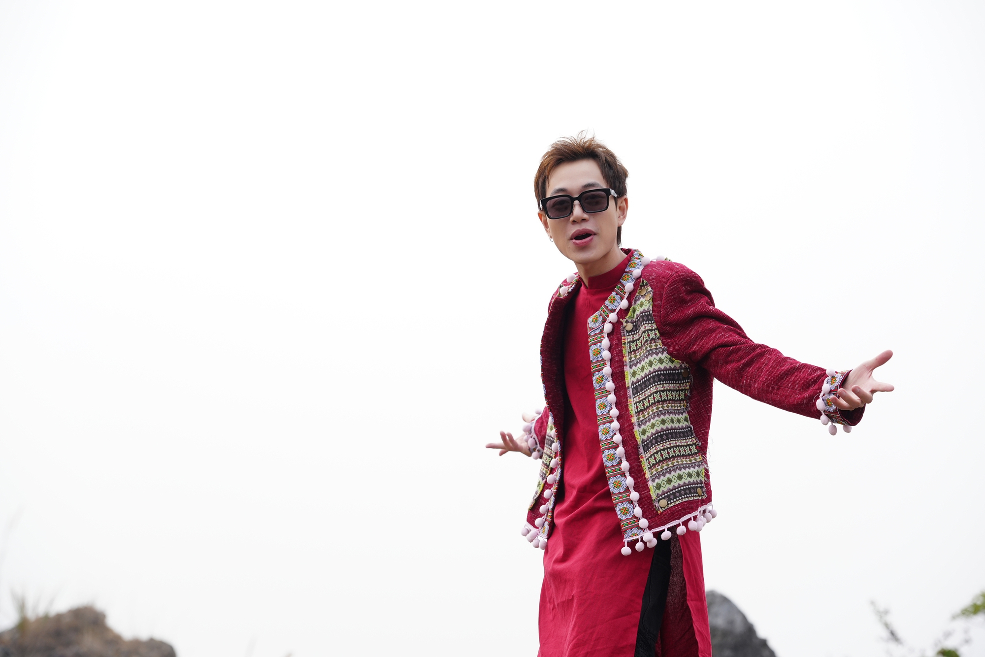 Double2T lan tỏa thông điệp ý nghĩa qua MV "Bay không ngần ngại"- Ảnh 2.