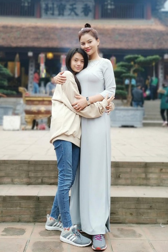 Lộ clip con riêng của chồng Vũ Thu Phương thay đổi sắc mặt khi siêu mẫu đặt tay lên vai- Ảnh 5.