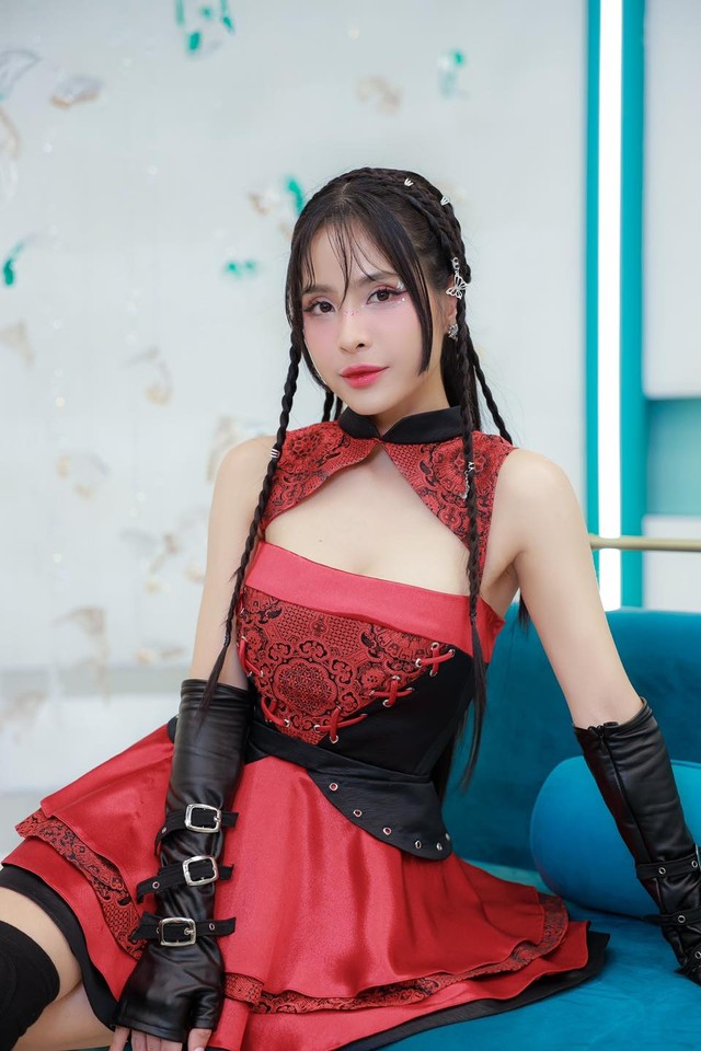 Sao nữ Vbiz đang đi xe bị 1 người đột ngột lôi xuống, hành động sau đó còn ngỡ ngàng hơn- Ảnh 3.