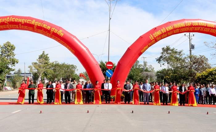 Cặp công trình kết nối Việt Nam - Campuchia vừa được khánh thành, hứa hẹn góp phần chinh phục 20 tỷ USD