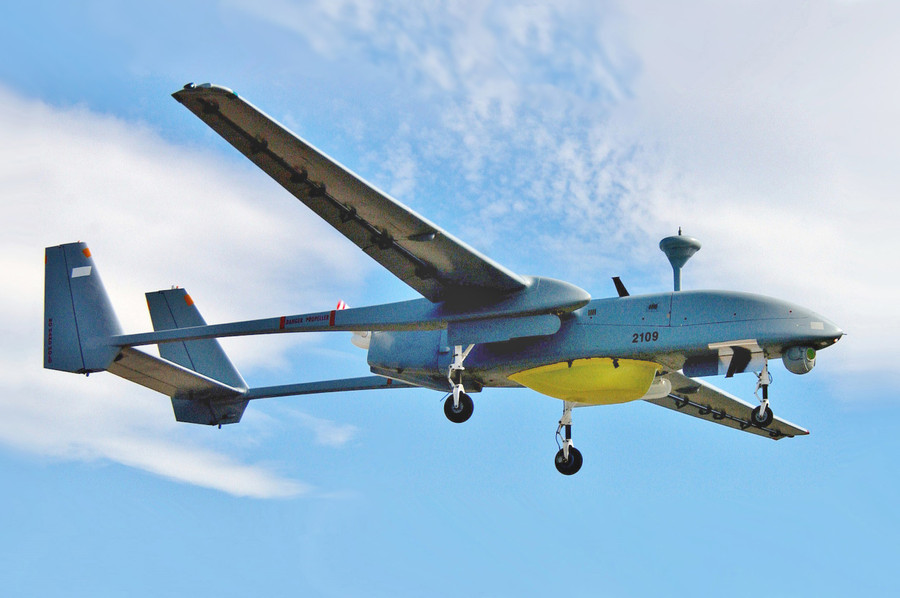 Iran thử nghiệm hệ thống phòng không laser Siraj để bắn hạ UAV Israel - Ảnh 2.