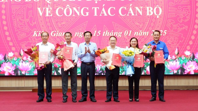 Ban B&iacute; thư Trung ương Đảng chuẩn y nh&acirc;n sự Tại 5 Tỉnh - Ảnh 2.