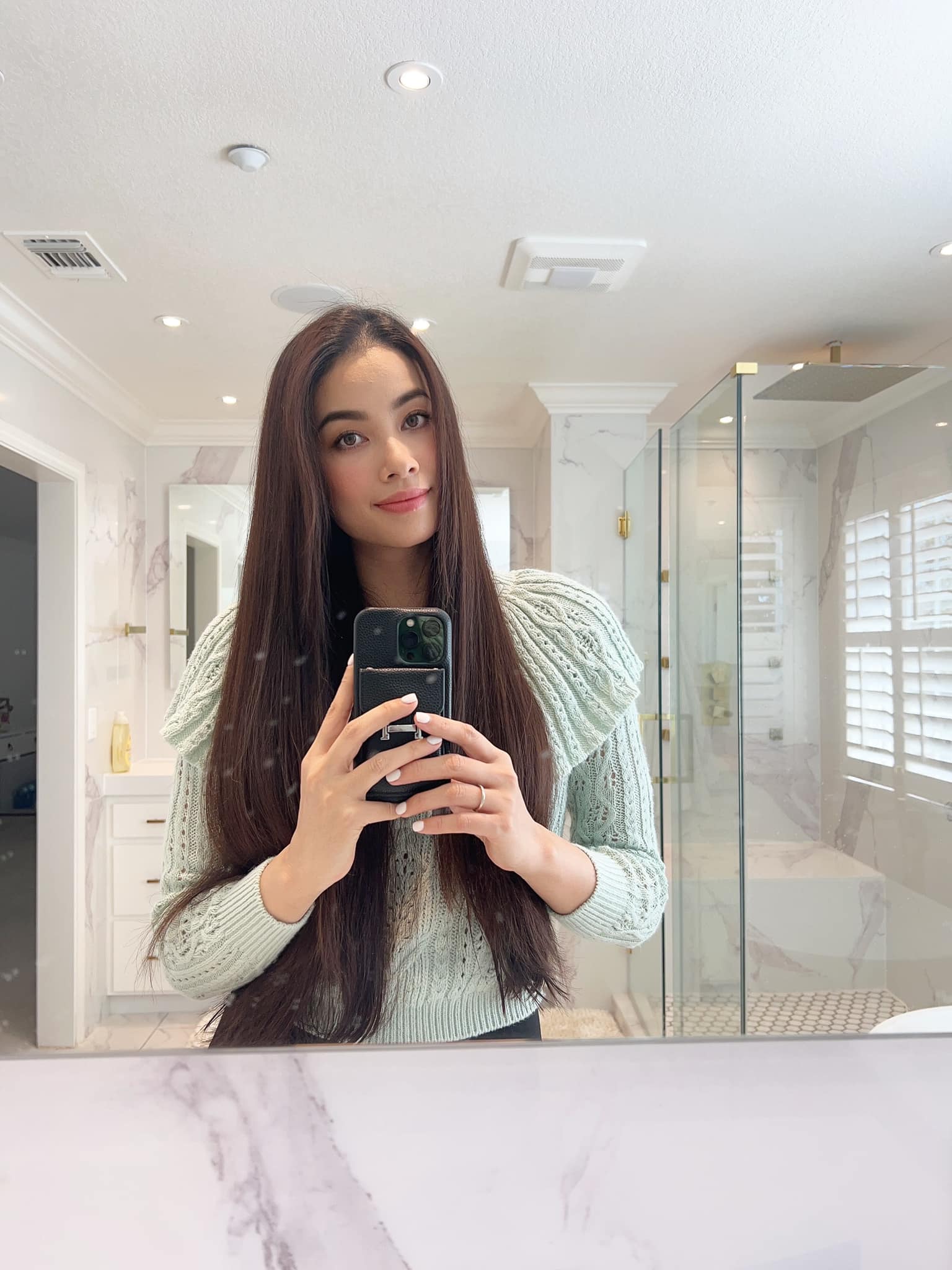 Chuyện g&igrave; đang xảy ra với Hoa hậu Phạm Hương ở Mỹ?- Ảnh 4.