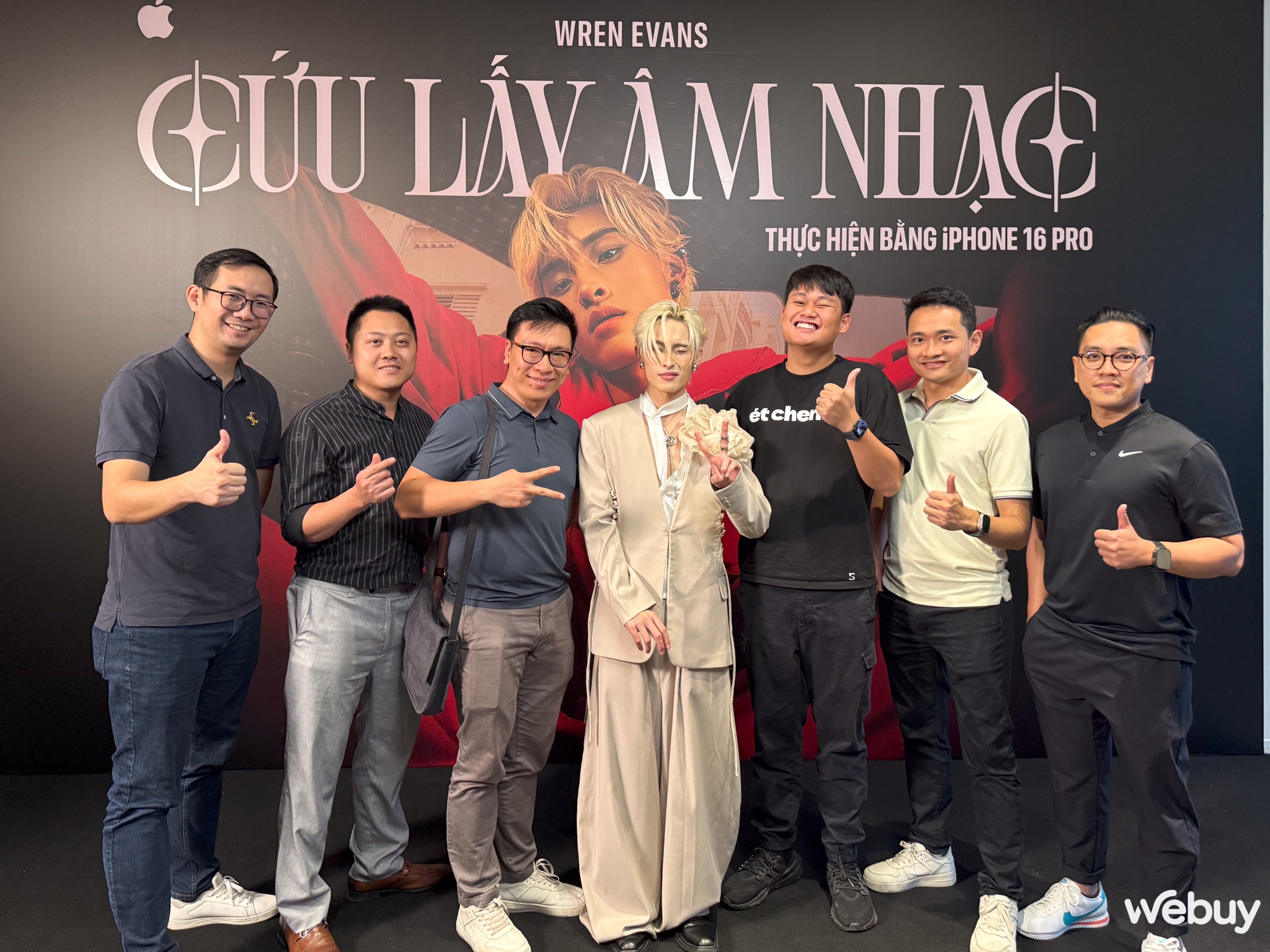 Apple hợp tác Wren Evans ra mắt MV độc đáo quay bằng iPhone 16 Pro - Ảnh 5.