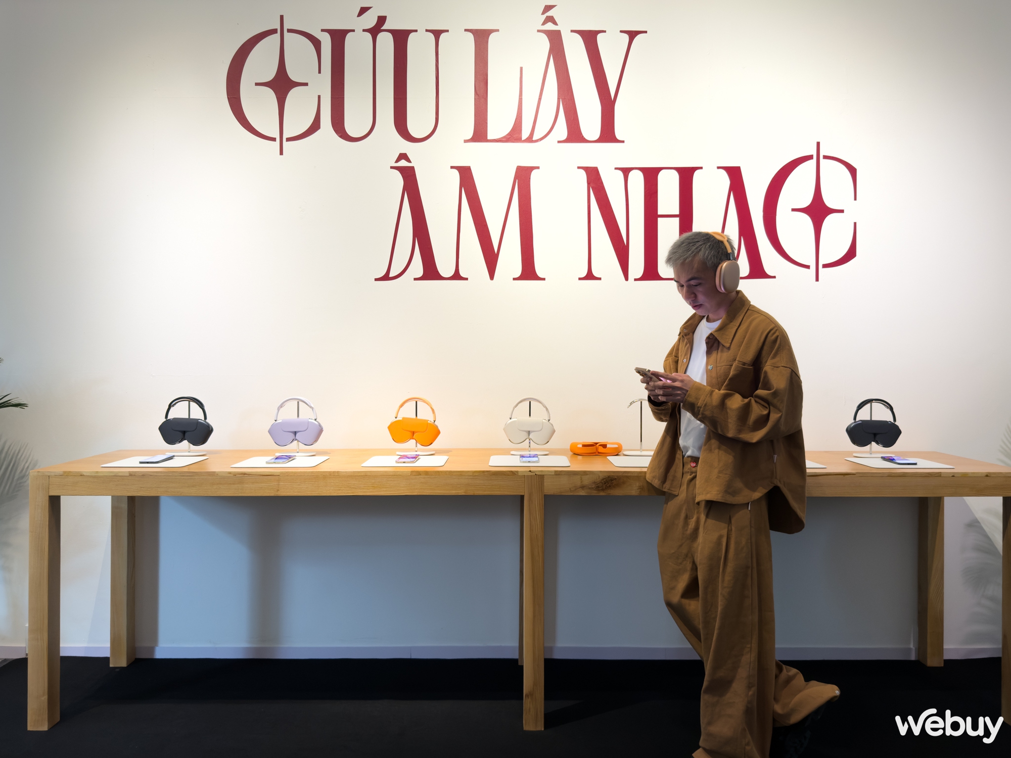 Apple hợp tác Wren Evans ra mắt MV độc đáo quay bằng iPhone 16 Pro - Ảnh 6.