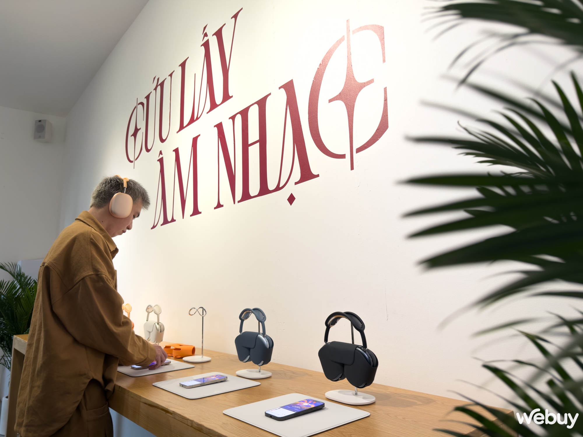 Apple hợp tác Wren Evans ra mắt MV độc đáo quay bằng iPhone 16 Pro - Ảnh 7.