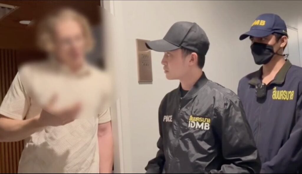 Thản nhiên chạm điểm nhạy cảm của người phụ nữ trong siêu thị, nam du khách nước ngoài ngang ngược "đã làm nhiều lần, không ai phàn nàn" - Ảnh 2.