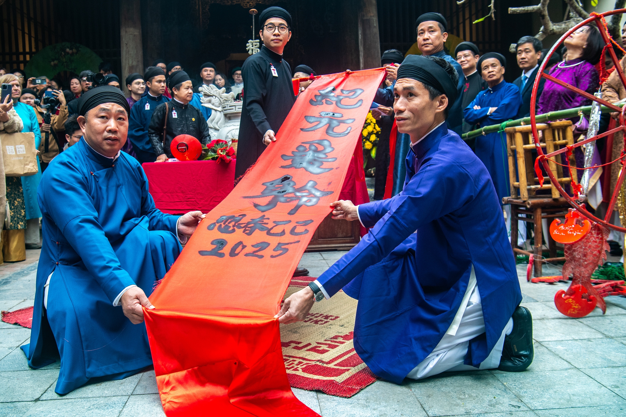 Hàng trăm người diễu hành áo dài tái hiện Tết Hà Nội xưa - Ảnh 11.