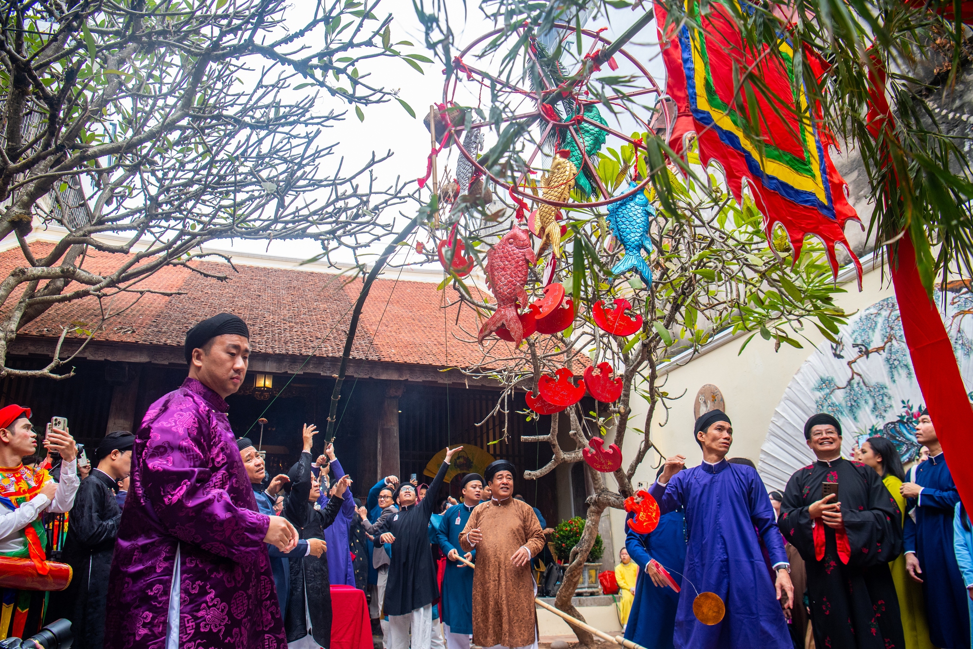 Hàng trăm người diễu hành áo dài tái hiện Tết Hà Nội xưa - Ảnh 10.