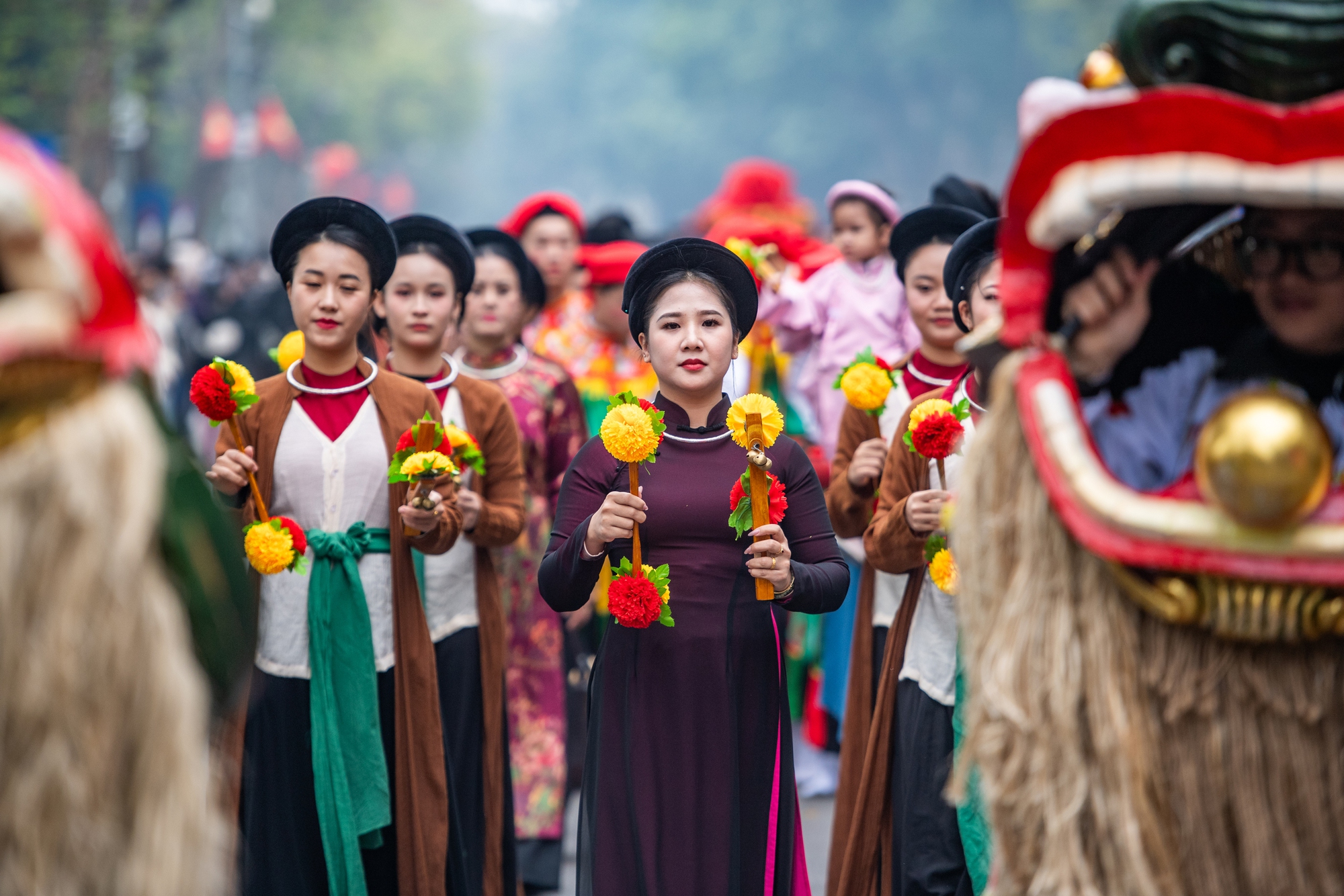 Hàng trăm người diễu hành áo dài tái hiện Tết Hà Nội xưa - Ảnh 5.