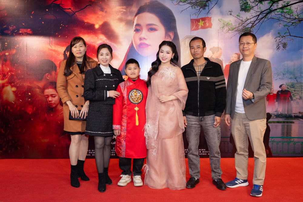 Bùi Huyền Trang: "Gia đình không khá giả khi mới đi làm, tôi cũng rung rinh trước sức mạnh đồng tiền" - Ảnh 1.