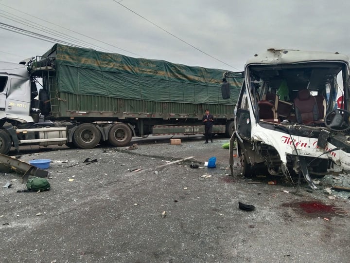 Tai nạn liên hoàn trên quốc lộ 1 khánh hòa gây thương vong nghiêm trọng - Ảnh 1.