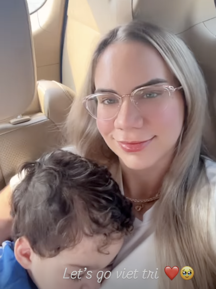 "Cam thường" bắt cận nhan sắc Chu Thanh Huyền khi đến kh&aacute;ch sạn gặp Quang Hải trước trận chung kết Việt Nam - Th&aacute;i Lan- Ảnh 9.