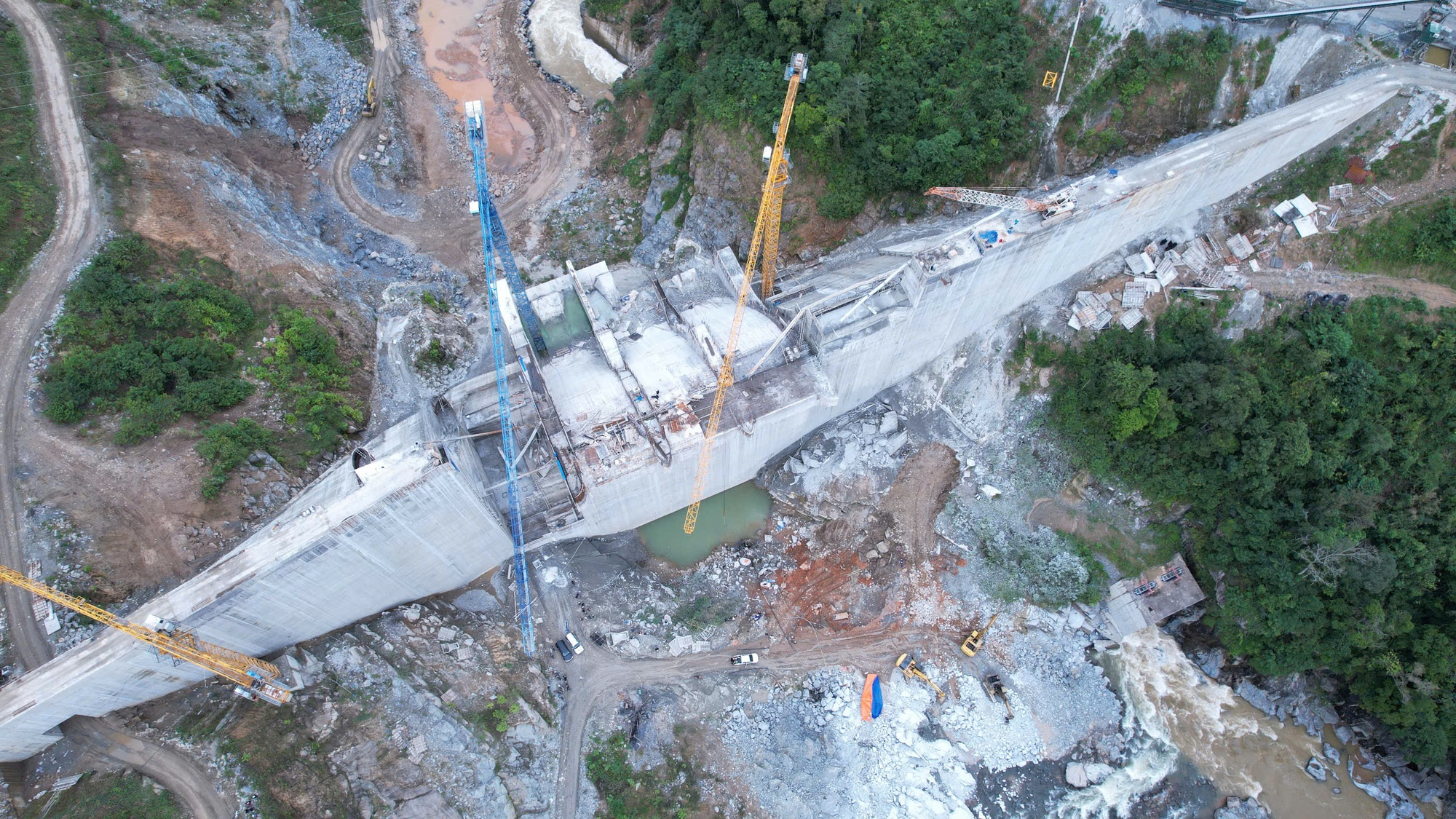 Tai nạn tại thủy điện Đăk Mi 1: T&igrave;m thấy 2 thi thể kh&ocirc;ng nguy&ecirc;n vẹn- Ảnh 3.