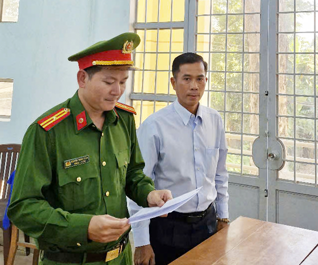 Cựu Giám đốc Văn phòng Đăng ký đất đai An Giang bị khởi tố - Ảnh 1. Cựu Giám đốc Văn phòng Đăng ký đất đai An Giang bị khởi tố - Ảnh 1.