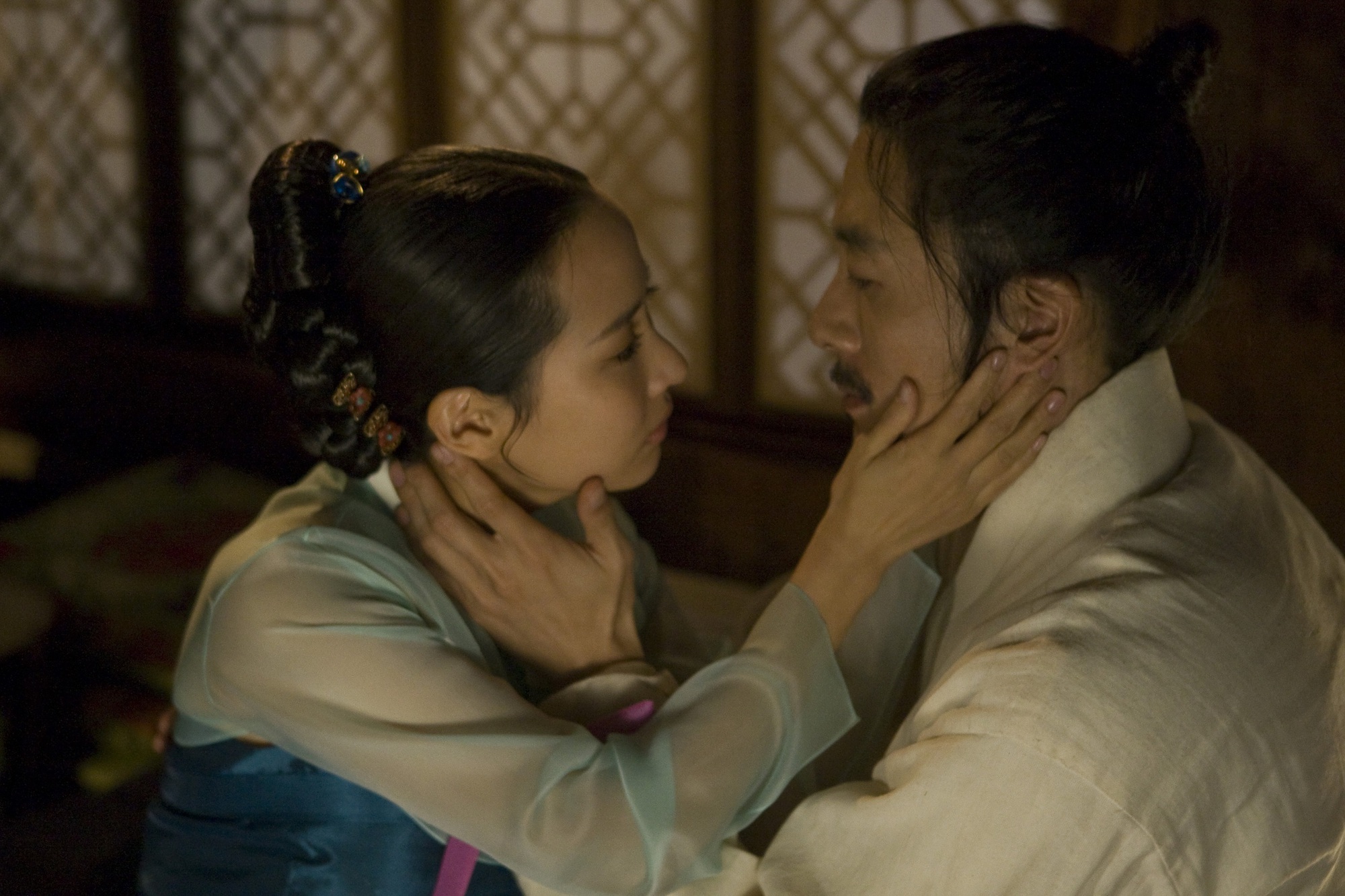 3 phim Hàn 18+ cổ trang hay tuyệt cú mèo nhất định phải xem: Một siêu phẩm hủy hoại nàng ngọc nữ gây phẫn nộ- Ảnh 4. 3 phim Hàn 18+ cổ trang hay tuyệt cú mèo nhất định phải xem: Một siêu phẩm hủy hoại nàng ngọc nữ gây phẫn nộ- Ảnh 4.