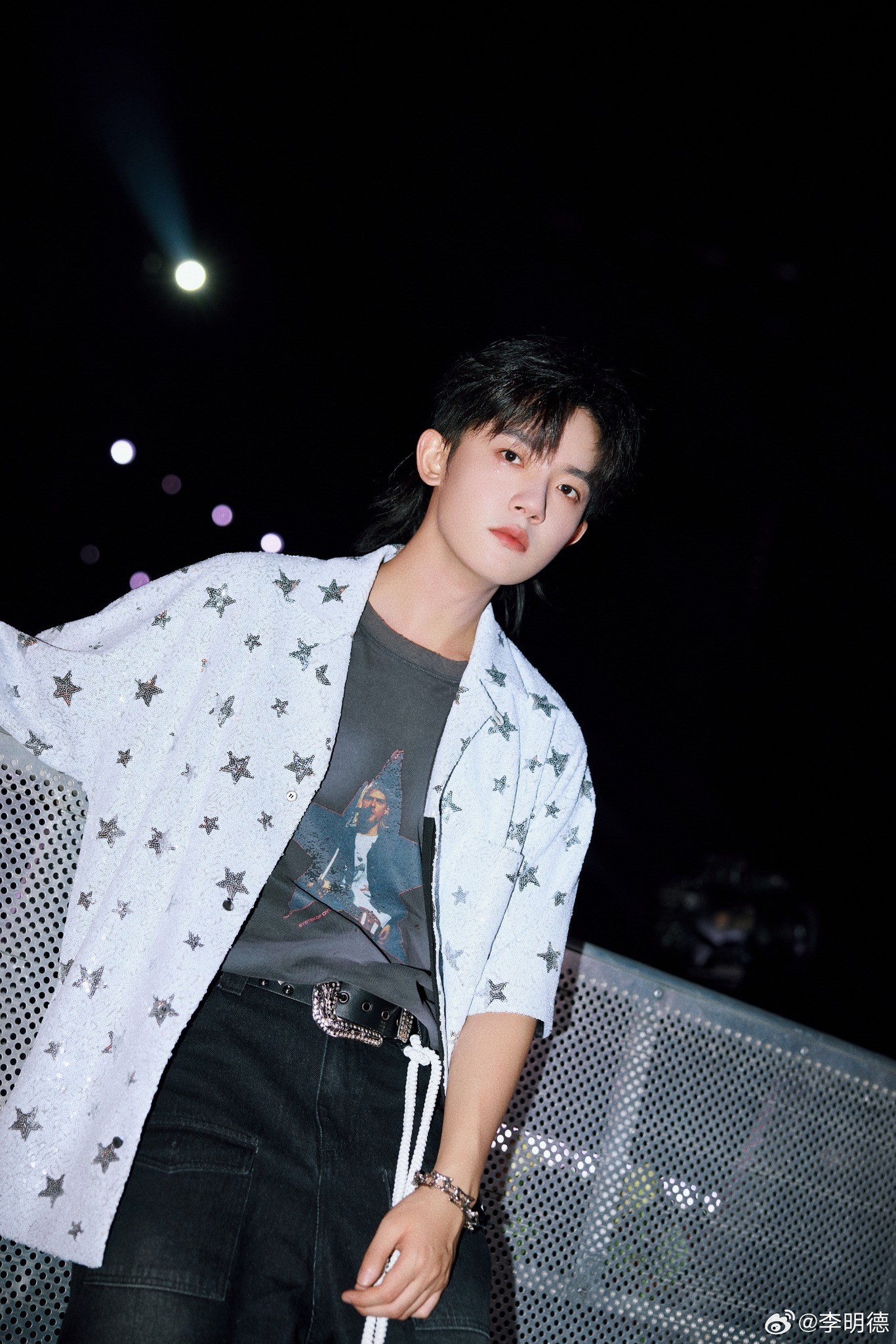 Sao nam quậy banh showbiz nợ gần 13 triệu vẫn vung tiền gây sốc cho hot girl, ngông cuồng đòi dẹp cả ngân hàng- Ảnh 1. Sao nam quậy banh showbiz nợ gần 13 triệu vẫn vung tiền gây sốc cho hot girl, ngông cuồng đòi dẹp cả ngân hàng- Ảnh 1.