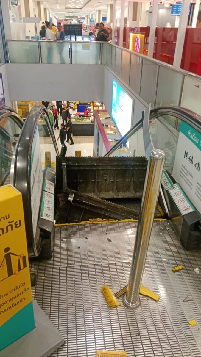 Thang cuốn hỏng tại trung tâm thương mại Bangkok gây hoảng hốt - Ảnh 2.