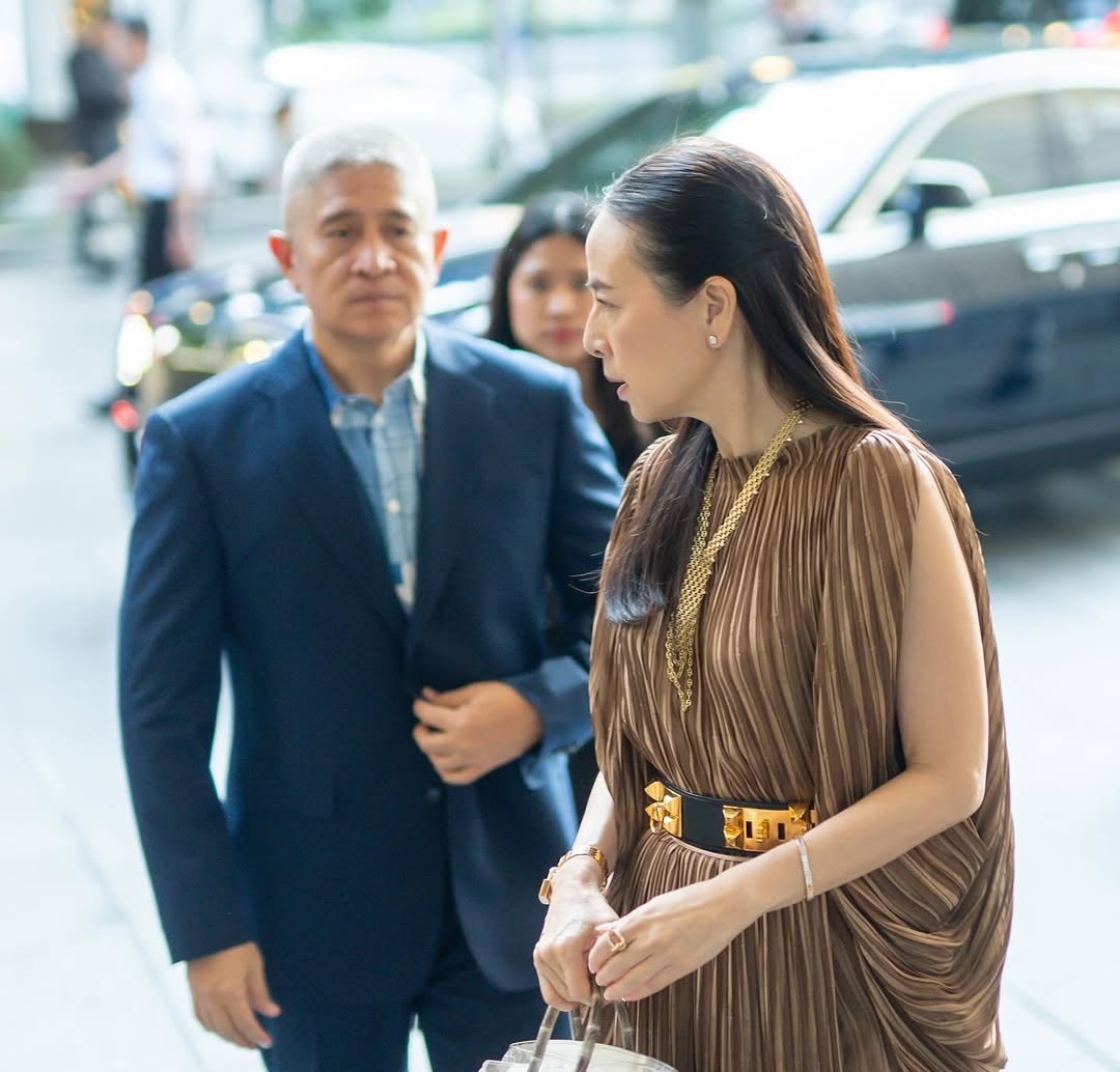 Nữ tỷ phú Madam Pang hiếm hoi lộ diện với chồng đại tá cảnh sát, cuộc sống "dát vàng" khiến ai cũng mơ ước - Ảnh 6. Nữ tỷ phú Madam Pang hiếm hoi lộ diện với chồng đại tá cảnh sát, cuộc sống "dát vàng" khiến ai cũng mơ ước - Ảnh 6.