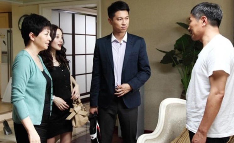Bố chồng cho mẹ 10 triệu đi làm đẹp đón Tết, thế nhưng bà lại đưa cho ông tờ đơn ly hôn làm cả nhà hoang mang khó hiểu - Ảnh 1. Bố chồng cho mẹ 10 triệu đi làm đẹp đón Tết, thế nhưng bà lại đưa cho ông tờ đơn ly hôn làm cả nhà hoang mang khó hiểu - Ảnh 1.