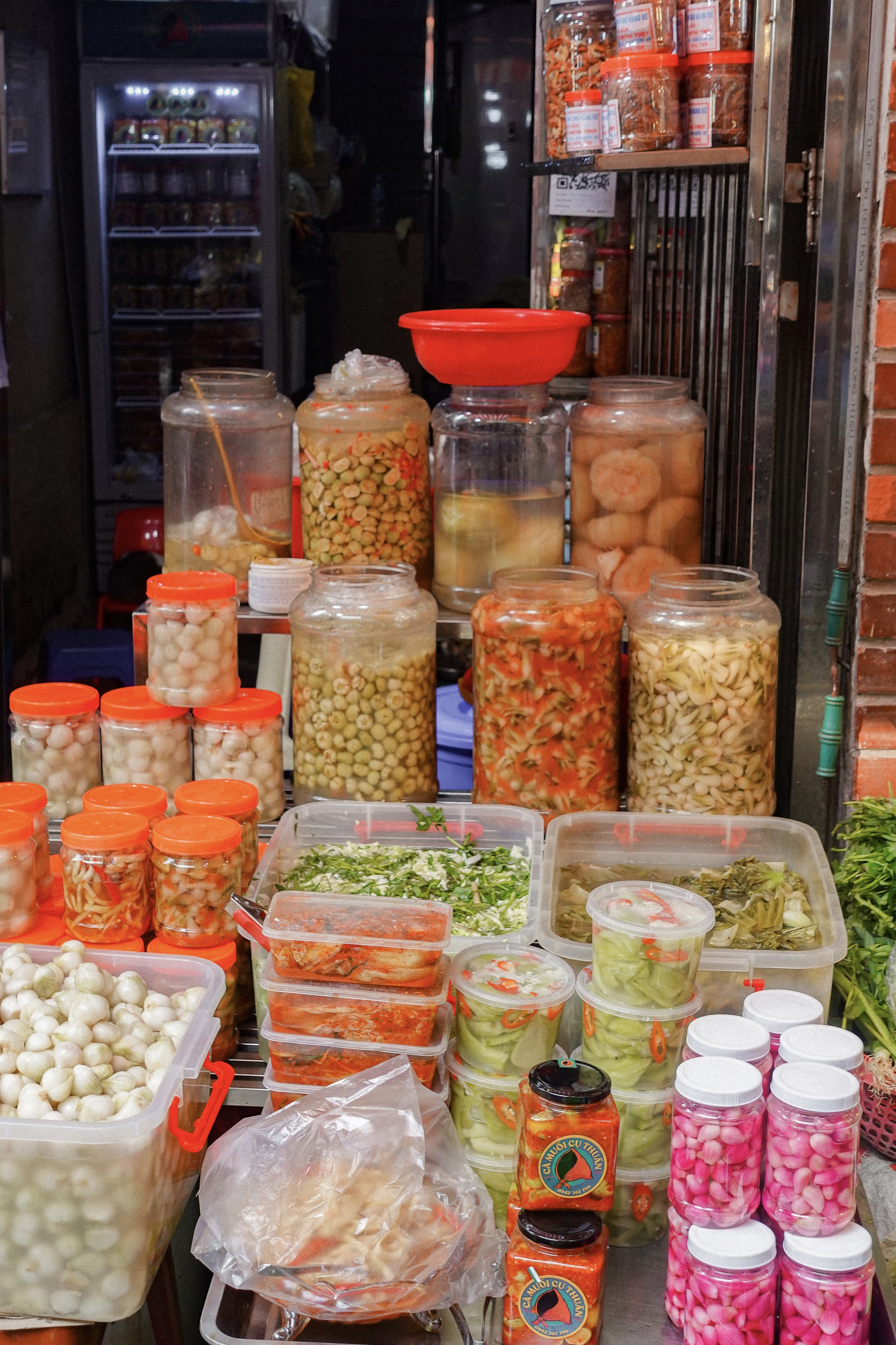 Chợ bán cỗ nấu sẵn nức tiếng Hà thành tấp nập trước thềm ông Công ông Táo, đi 1 vòng là đủ mâm cỗ "xịn" - Ảnh 14. Chợ bán cỗ nấu sẵn nức tiếng Hà thành tấp nập trước thềm ông Công ông Táo, đi 1 vòng là đủ mâm cỗ "xịn" - Ảnh 14.