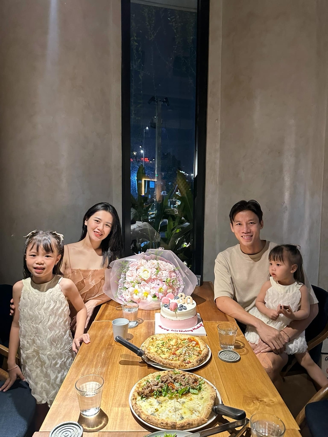 Cuộc sống của ng&ocirc;i sao ĐT Việt Nam v&agrave; vợ hoa kh&ocirc;i sau 7 năm kết h&ocirc;n, nh&agrave; đẹp xe sang ai cũng ngưỡng mộ- Ảnh 3.