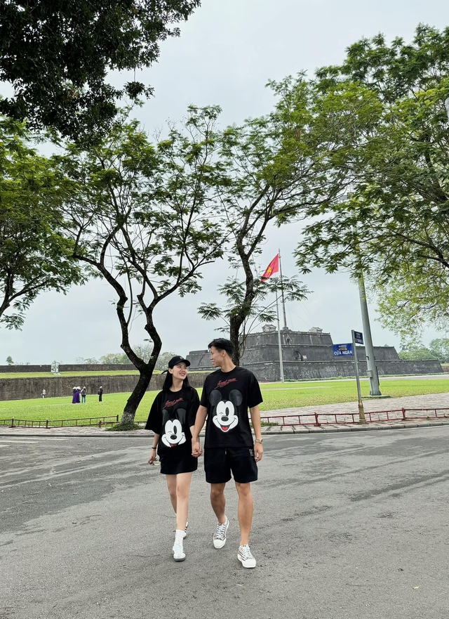 Cuộc sống của ng&ocirc;i sao ĐT Việt Nam v&agrave; vợ hoa kh&ocirc;i sau 7 năm kết h&ocirc;n, nh&agrave; đẹp xe sang ai cũng ngưỡng mộ- Ảnh 1.