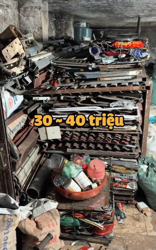 Gia đình 3 đời làm nghề "đổi rác thành tiền" giữa trung tâm Hà Nội, kiếm 50-100 triệu mỗi tháng - Ảnh 12. Gia đình 3 đời làm nghề "đổi rác thành tiền" giữa trung tâm Hà Nội, kiếm 50-100 triệu mỗi tháng - Ảnh 12.