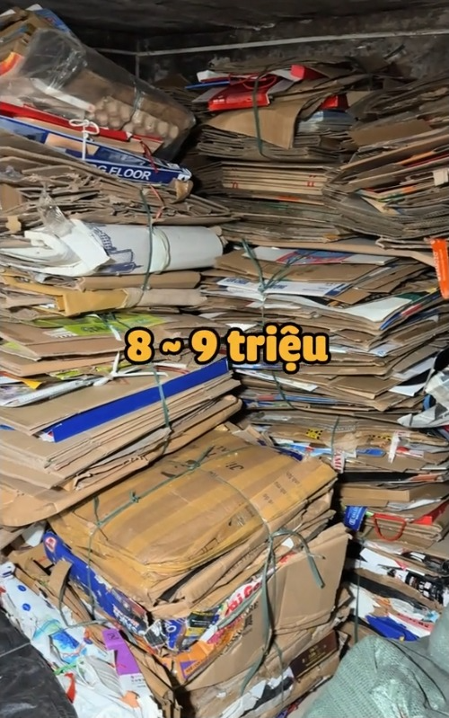 Gia đình 3 đời làm nghề "đổi rác thành tiền" giữa trung tâm Hà Nội, kiếm 50-100 triệu mỗi tháng - Ảnh 11. Gia đình 3 đời làm nghề "đổi rác thành tiền" giữa trung tâm Hà Nội, kiếm 50-100 triệu mỗi tháng - Ảnh 11.