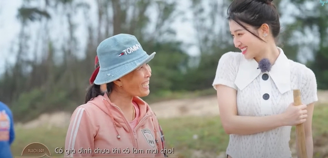 Phương Nhi đang nhặt rác ở biển thì được mai mối, con dâu tỷ phú có màn đối đáp được khen EQ kịch trần- Ảnh 1. Phương Nhi đang nhặt rác ở biển thì được mai mối, con dâu tỷ phú có màn đối đáp được khen EQ kịch trần- Ảnh 1.