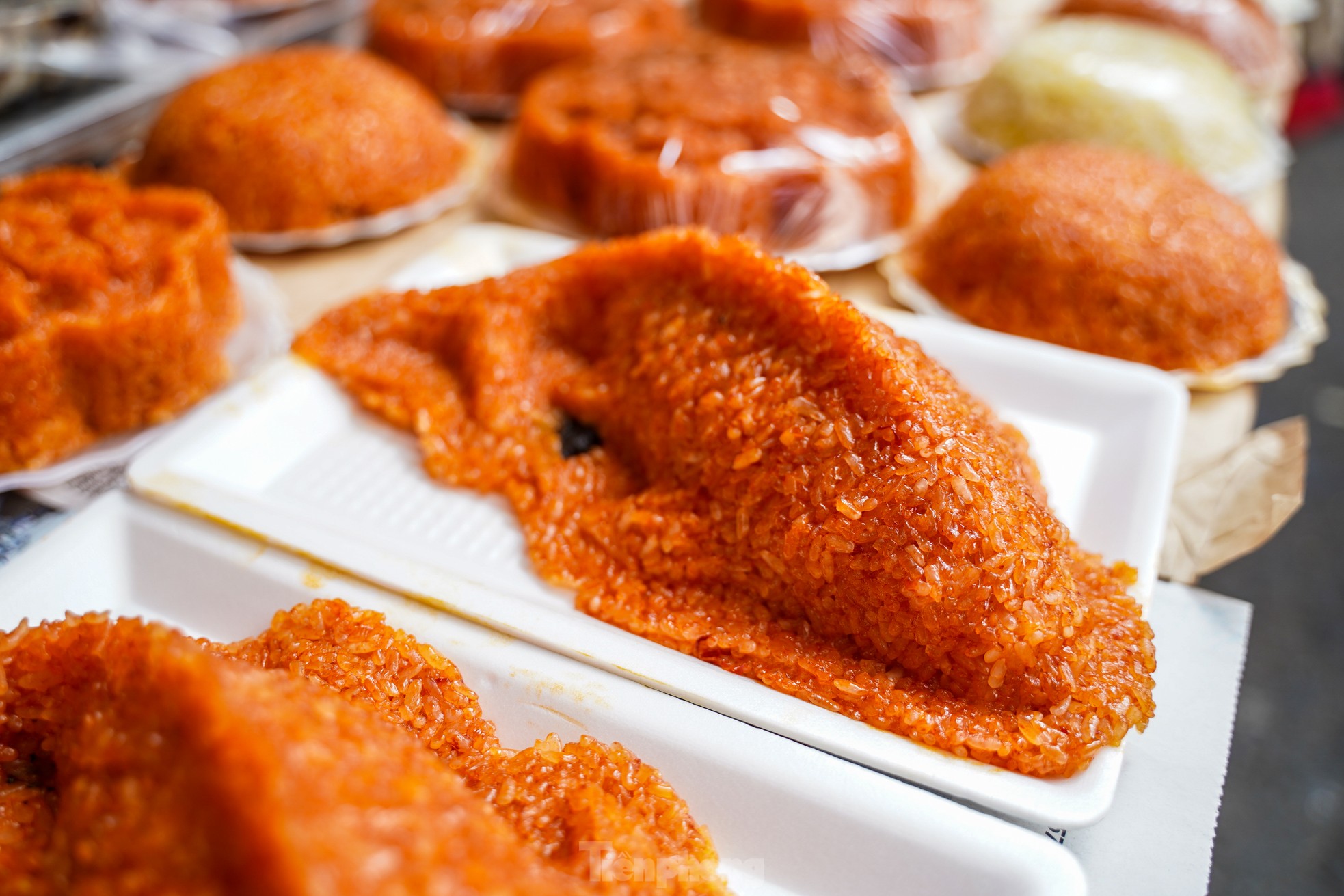 Tết ông Công ông Táo: Đồ cúng chế biến phong phú, gà ngậm hoa hồng giá 500.000đ/con - Ảnh 12.