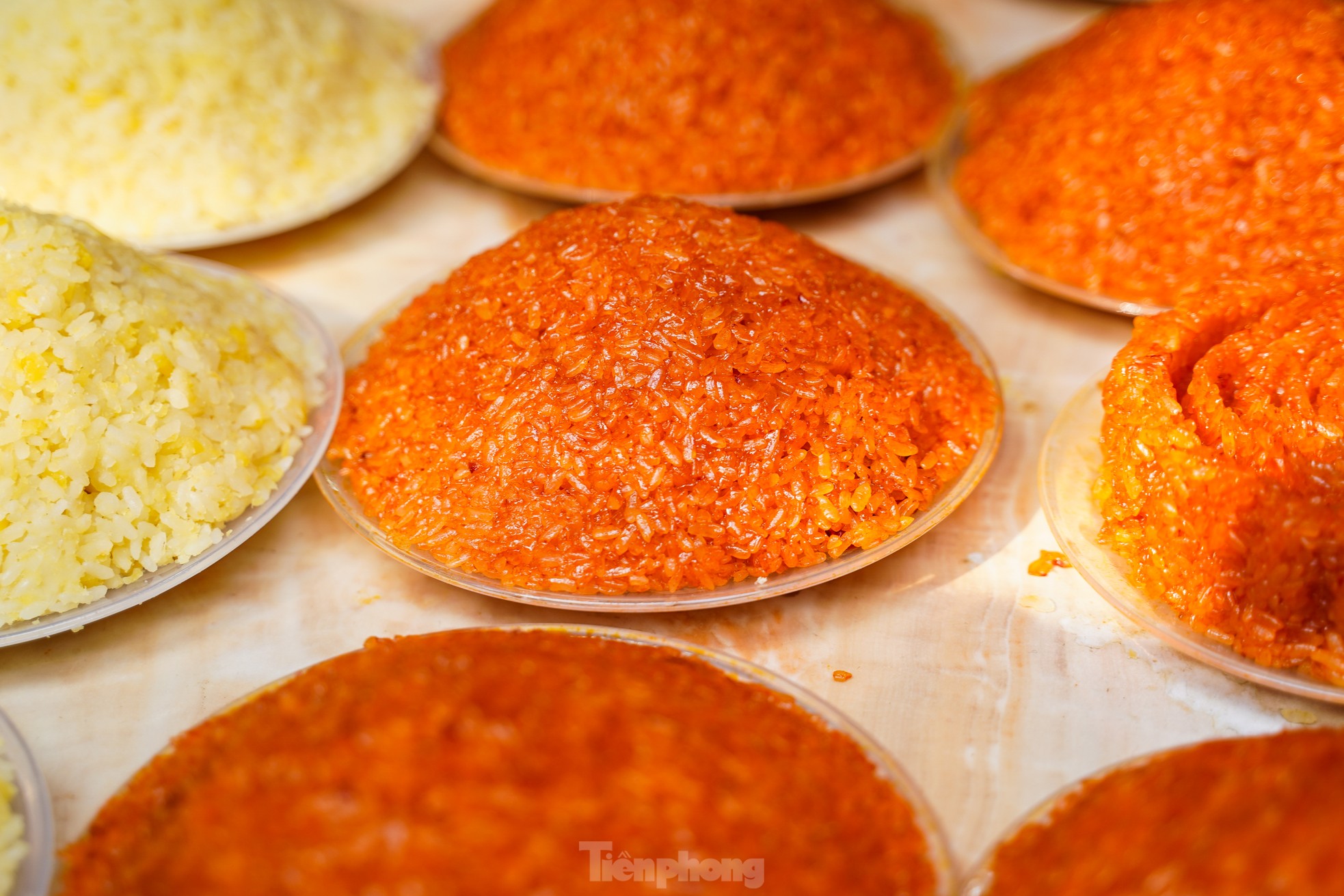 Tết ông Công ông Táo: Đồ cúng chế biến phong phú, gà ngậm hoa hồng giá 500.000đ/con - Ảnh 10.