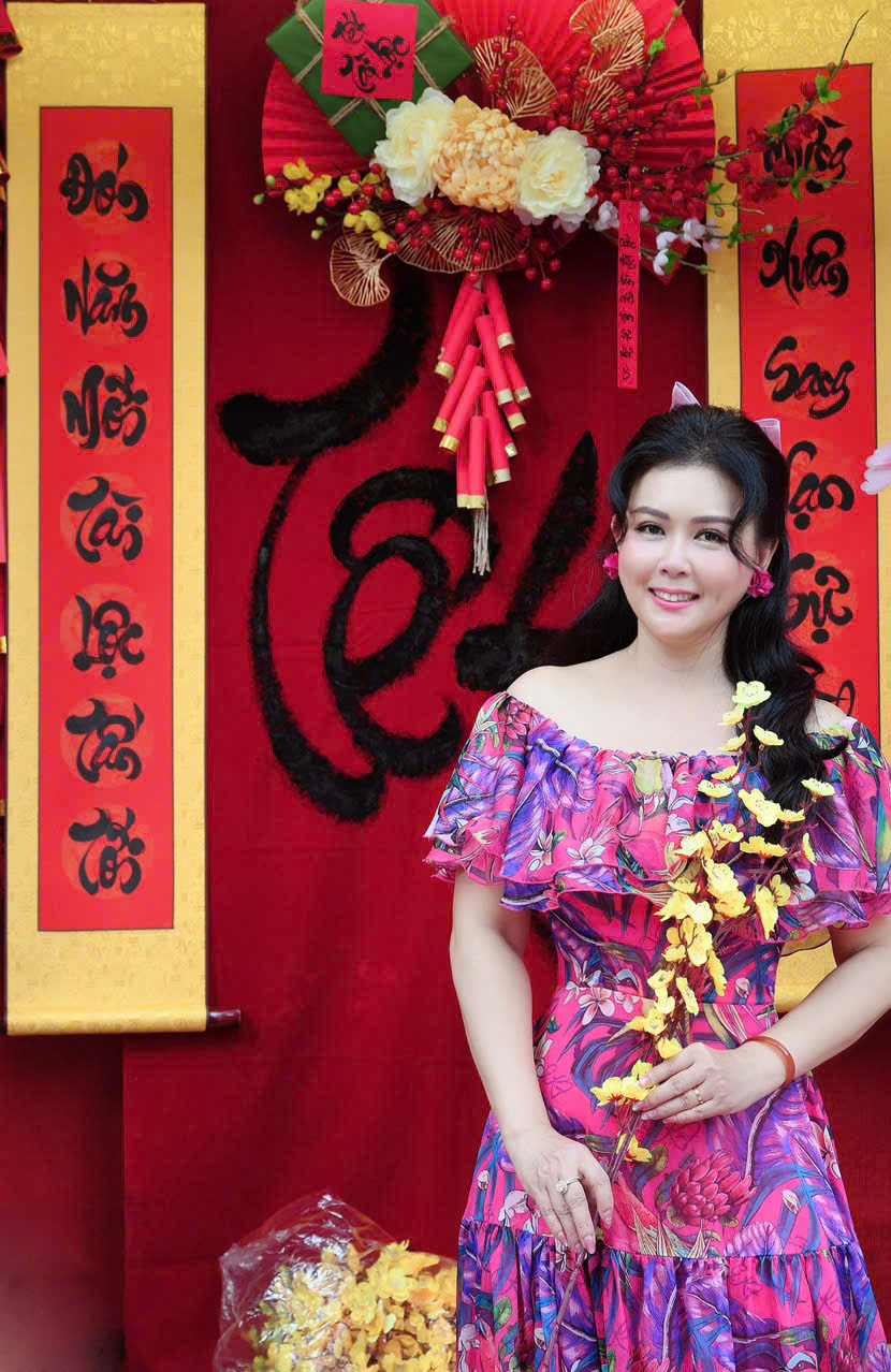 MC Quỳnh Giang chụp ảnh ở chợ Bến Th&agrave;nh sau bốn năm xa qu&ecirc;- Ảnh 3.