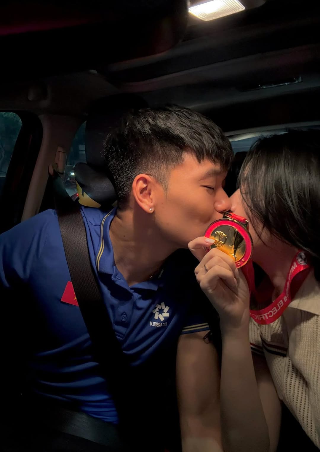 Thích cái cách Thành Chung si mê vợ hotgirl, 7 năm bên nhau vẫn một ánh mắt chiều chuộng, viên mãn với 2 căn nhà- Ảnh 3. Thích cái cách Thành Chung si mê vợ hotgirl, 7 năm bên nhau vẫn một ánh mắt chiều chuộng, viên mãn với 2 căn nhà- Ảnh 3.