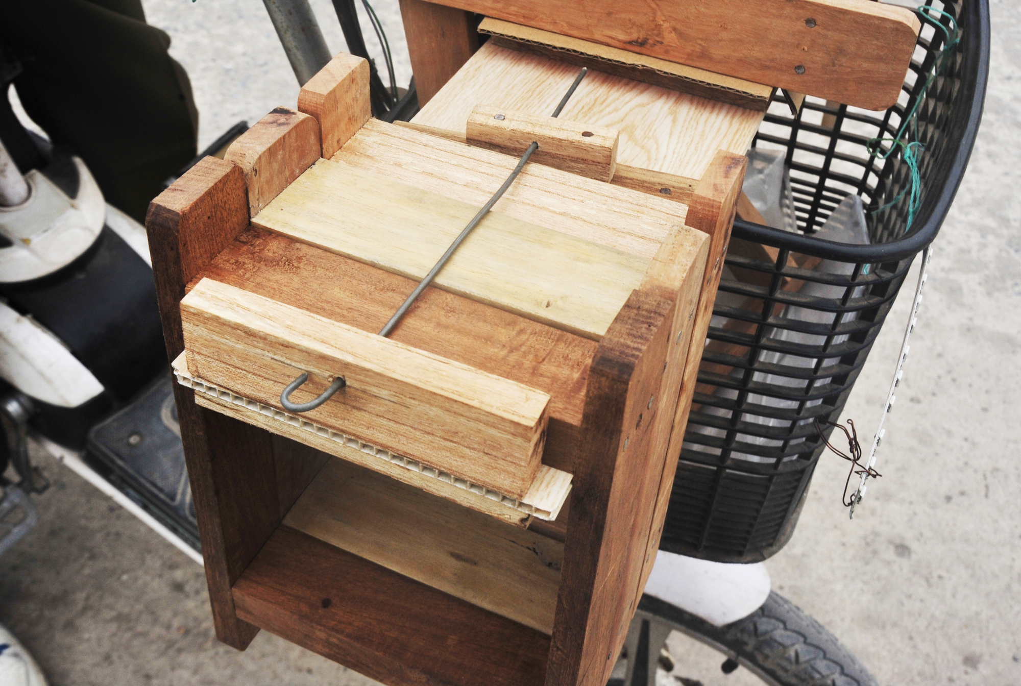 Cụ ông năm nào cũng đạp xe đi bán khuôn gói bánh chưng ngày giáp Tết và câu chuyện ý nghĩa phía sau - Ảnh 4. Cụ ông năm nào cũng đạp xe đi bán khuôn gói bánh chưng ngày giáp Tết và câu chuyện ý nghĩa phía sau - Ảnh 4.