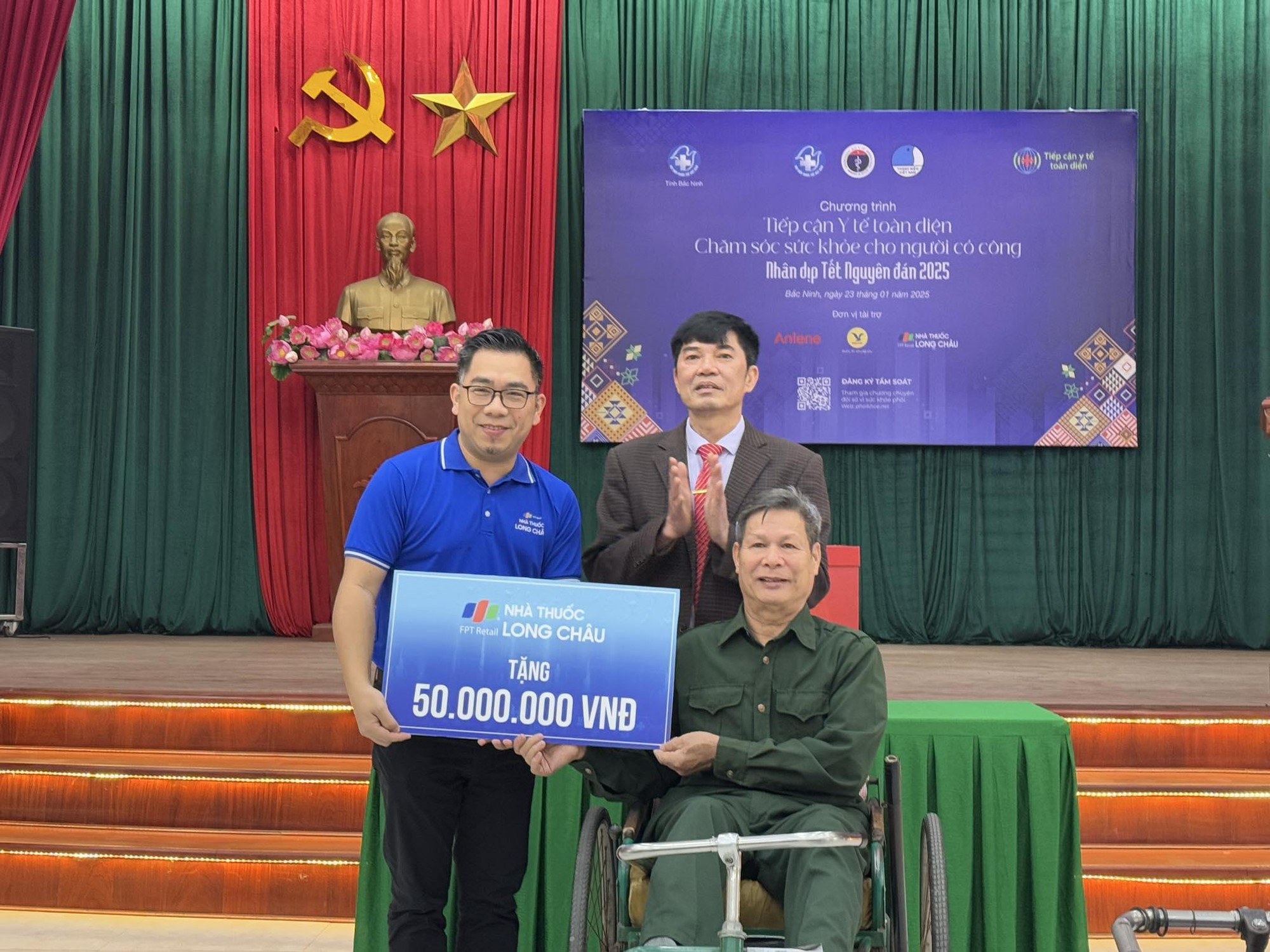 Khoảnh khắc ấm &aacute;p nghĩa t&igrave;nh ở Trung t&acirc;m Điều dưỡng thương binh Thuận Th&agrave;nh ng&agrave;y gi&aacute;p Tết - Ảnh 2.