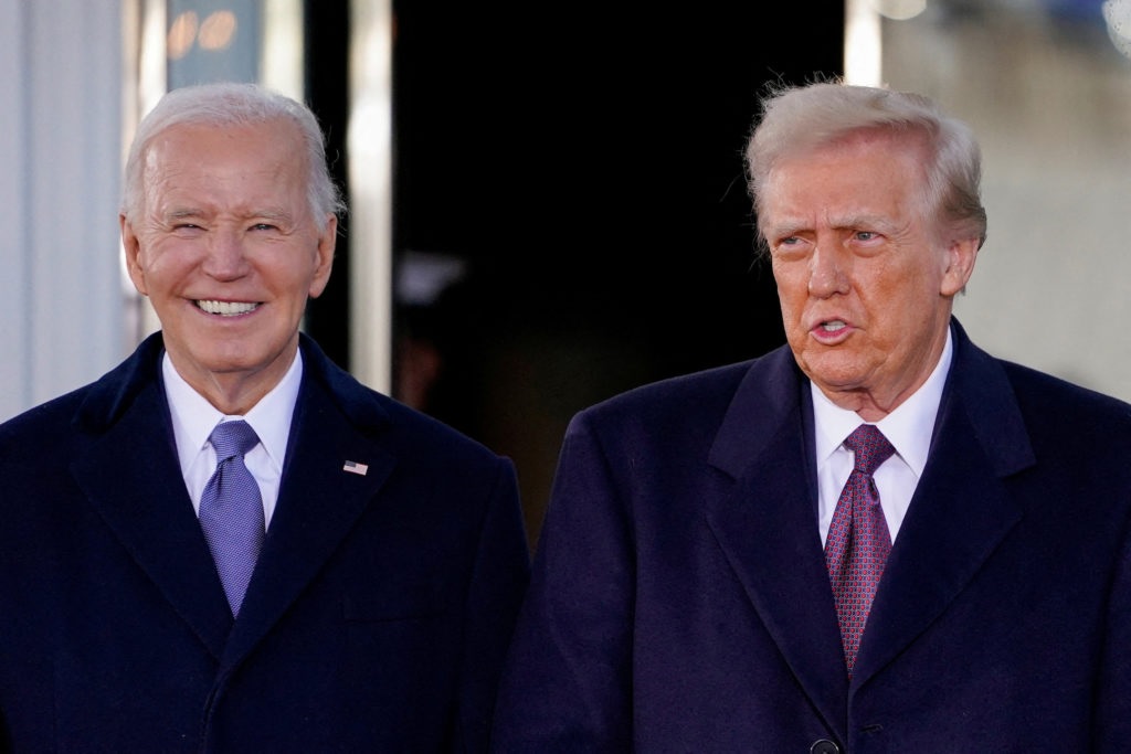 Tổng thống Donald Trump hé lộ nhân vật mà ông Joe Biden quên ân xá - Ảnh 1.