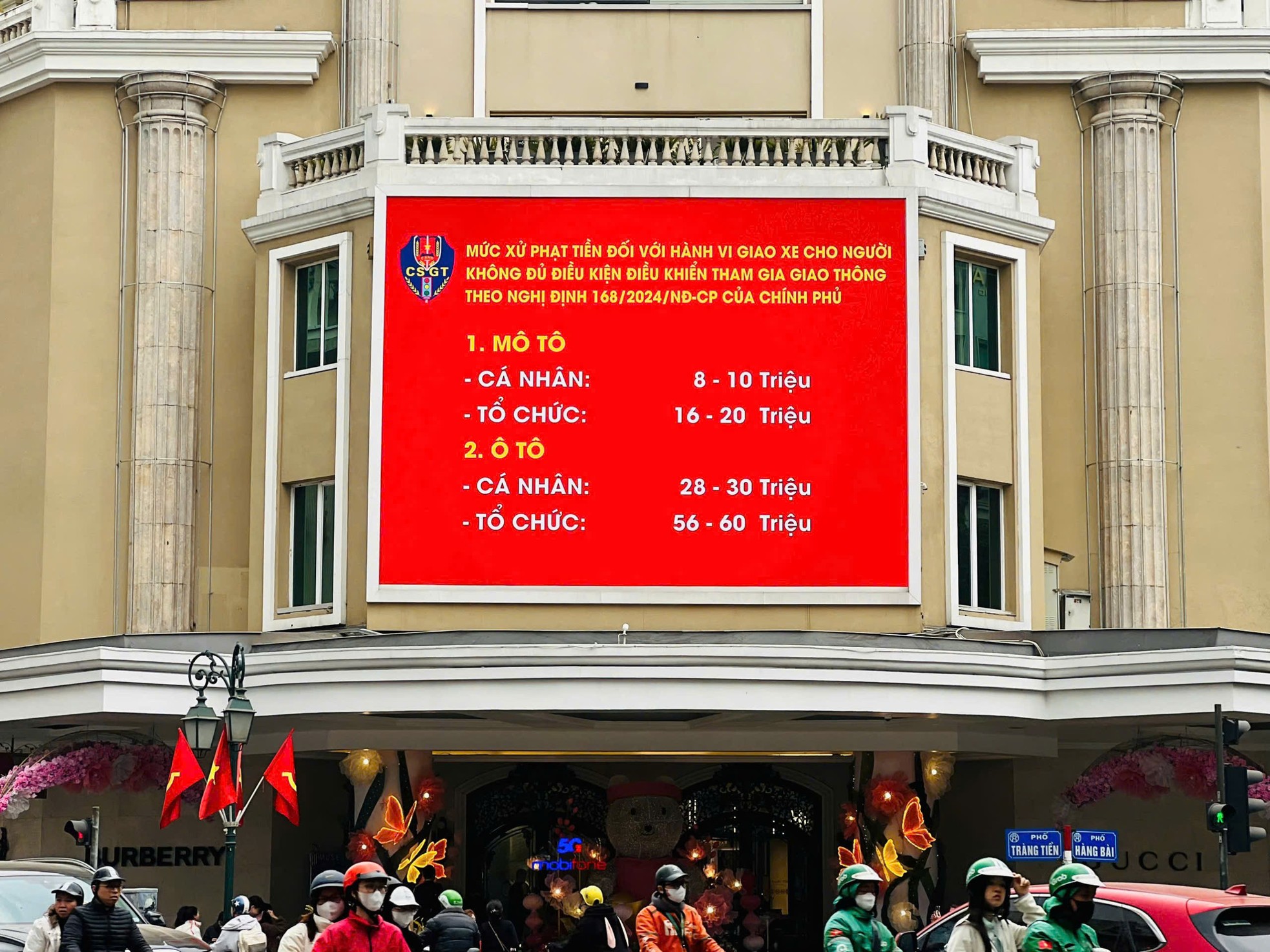 Hà Nội triển khai biển led tuyên truyền mức phạt theo Nghị định 168 / 2024 - Ảnh 1.