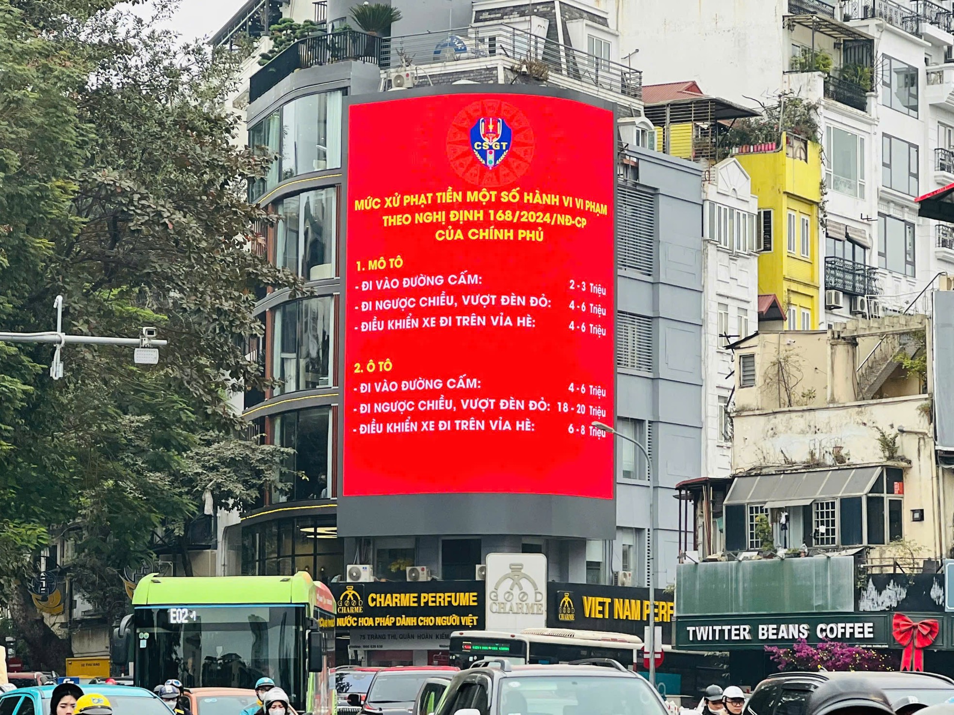 Hà Nội triển khai biển led tuyên truyền mức phạt theo Nghị định 168 / 2024 - Ảnh 2.