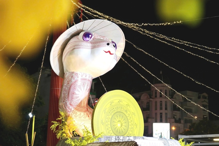 Khám phá linh vật rắn đẹp nhất Tết Ất Tỵ 2025 trên khắp các tỉnh thành - Ảnh 8.