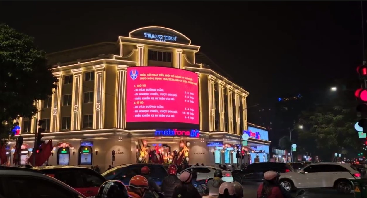Hà Nội triển khai biển led tuyên truyền mức phạt theo Nghị định 168 / 2024 - Ảnh 5.