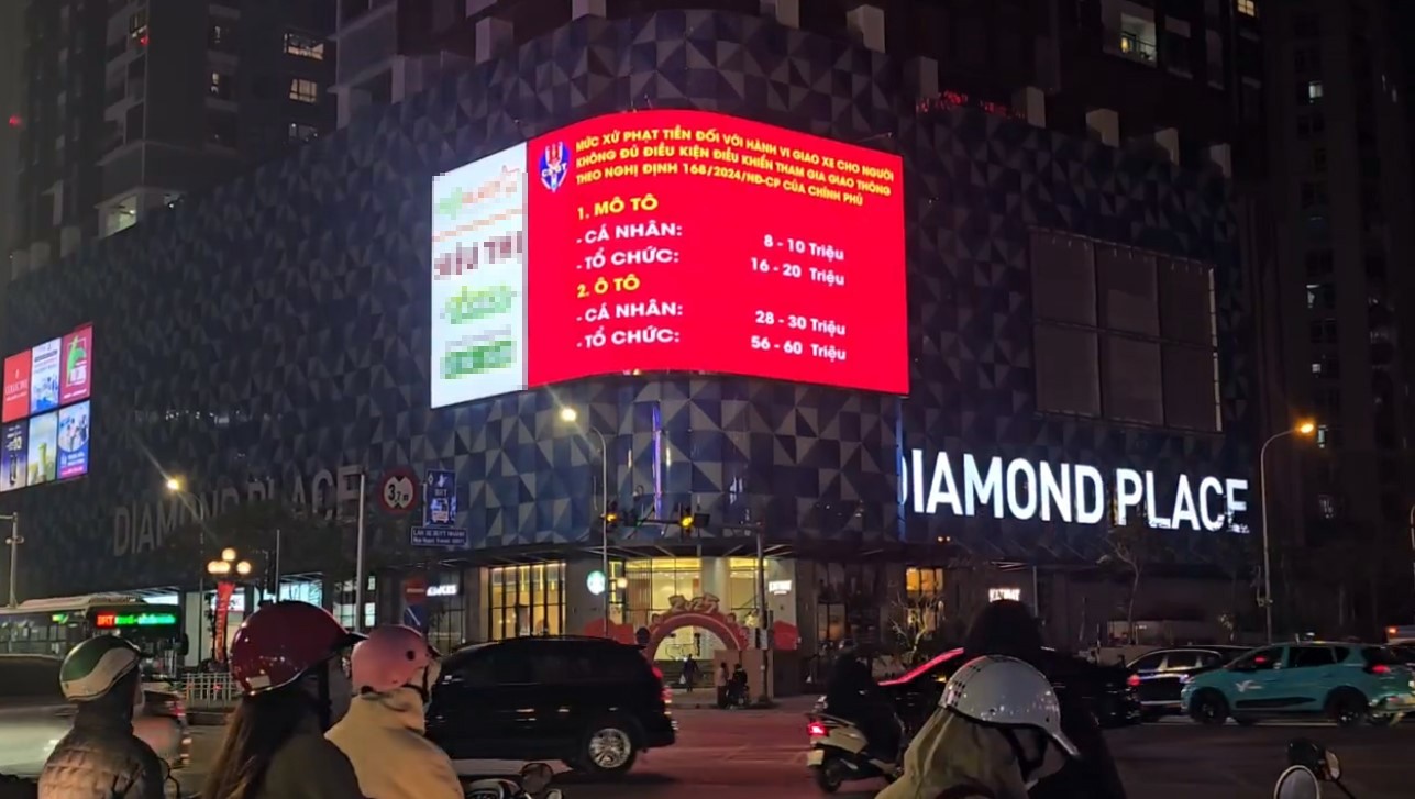 Hà Nội triển khai biển led tuyên truyền mức phạt theo Nghị định 168 / 2024 - Ảnh 6.