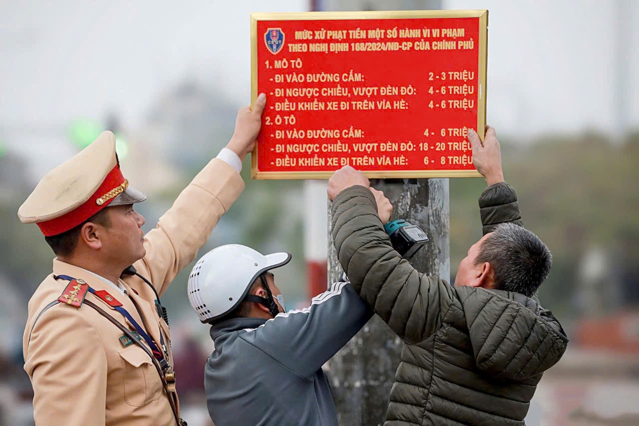 Hà Nội triển khai biển led tuyên truyền mức phạt theo Nghị định 168 / 2024 - Ảnh 7.