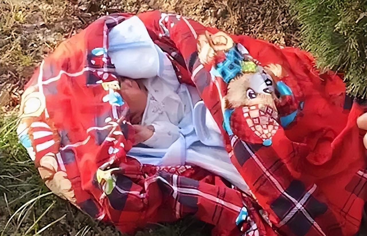 Nhặt đứa trẻ sơ sinh bị bỏ rơi giữa trời lạnh gi&aacute; về nu&ocirc;i, nhiều năm sau người đ&agrave;n &ocirc;ng ngh&egrave;o rớt mồng tơi nhận về một thứ- Ảnh 2.